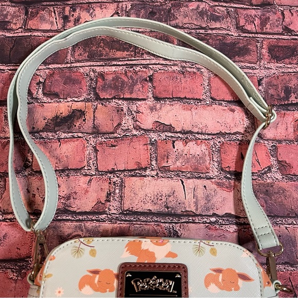 Loungefly Pokemon Eevee Pokemon Floral Heart Logo Crossbody Removable Strap RARE - Picture 2 of 11